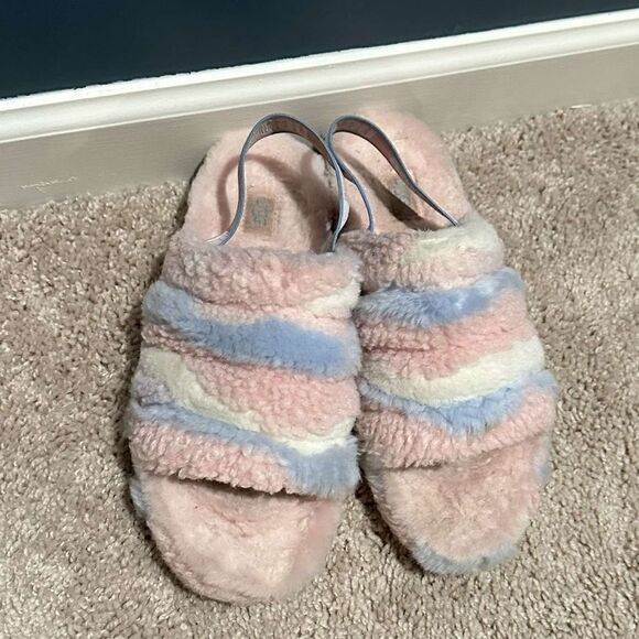 Kids Ugg Slippers - Picture 1 of 2